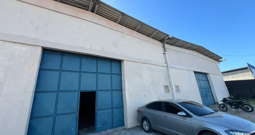 Alugo belíssimo galpão com 900m² no bairro de emaús - parnamirim - rn.