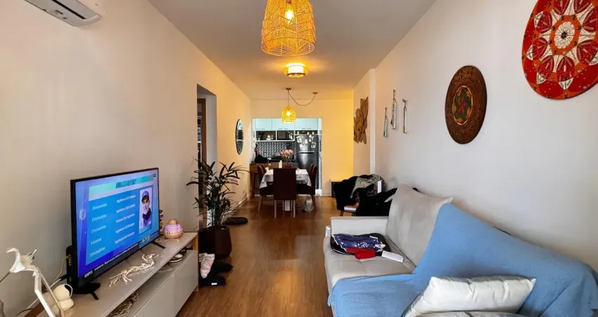 2 suítes. apartamento novo, prédio com 2 anos de uso. vista para o mar.