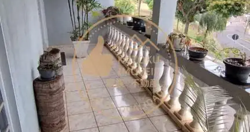 Oportunidade: Casa com Suíte, Banheiros Grandes e Garagem Espaçosa