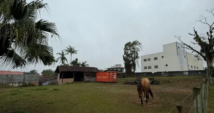 Terreno com 2.123m² a 100m da Entrada de Balneário Piçarras