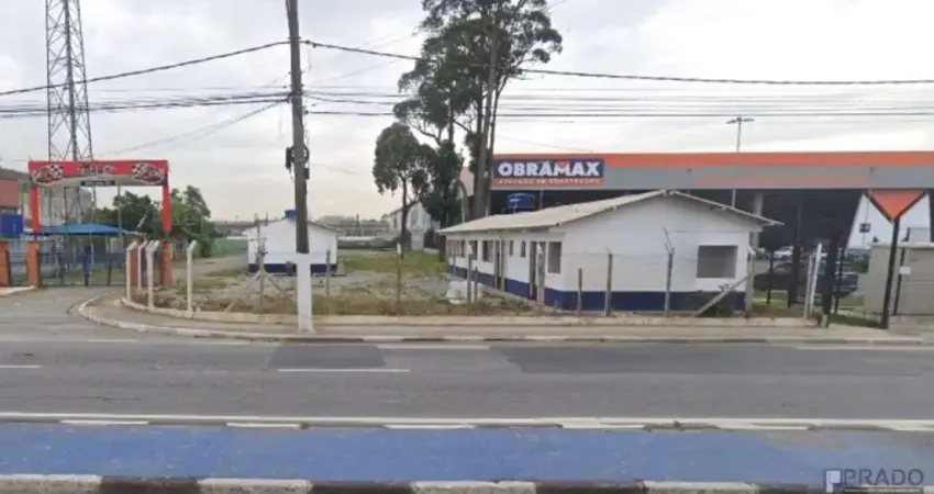 Locação de Terreno Com 2.000 m2, com 2 Galpões de madeira que somando geram 480m2 onde um deles serviu como alojamento outro serviu como escritórios (Se necessário pode ser retirado os Galpões), Próxi