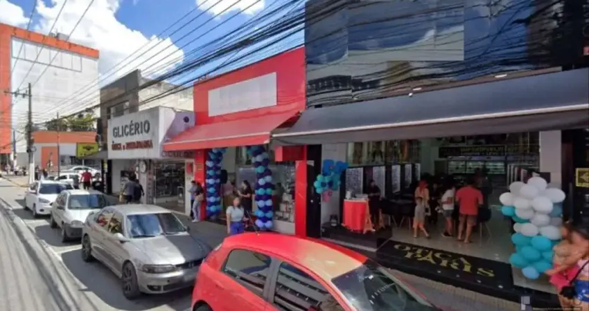  Salão no coração de Suzano 5x25 Na Av: General Francisco Glicério, quase em frente a Drogaria São Paulo, 150m2 com Mezanino e WC;  Luvas de 260mil e Locação 25mil . - SA2159