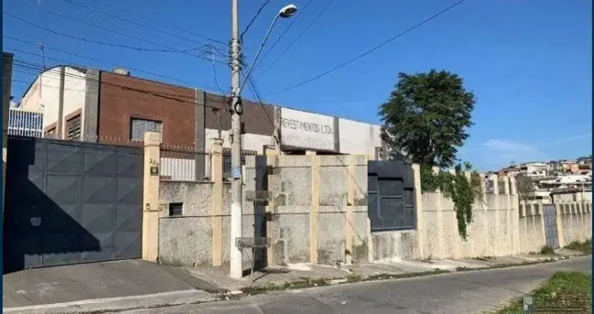 Excelente Galpão de 627m² com Escritórios, Banheiros e Casa Anexa – Localização Estratégica no município de Poá. - GA2116