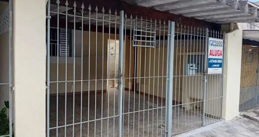 Casa térrea para locação de 2dorms, sala, cozinha, banheiro, 2 vagas coberta, um comodo no fundo coberto que é lavanderia, mais detalhes na descrição abaixo: - ca1944