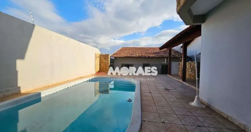 Sobrado com 3 quartos para alugar, 363 m² por R$ 4.100/mês - Jardim Aeroporto - Bauru/SP