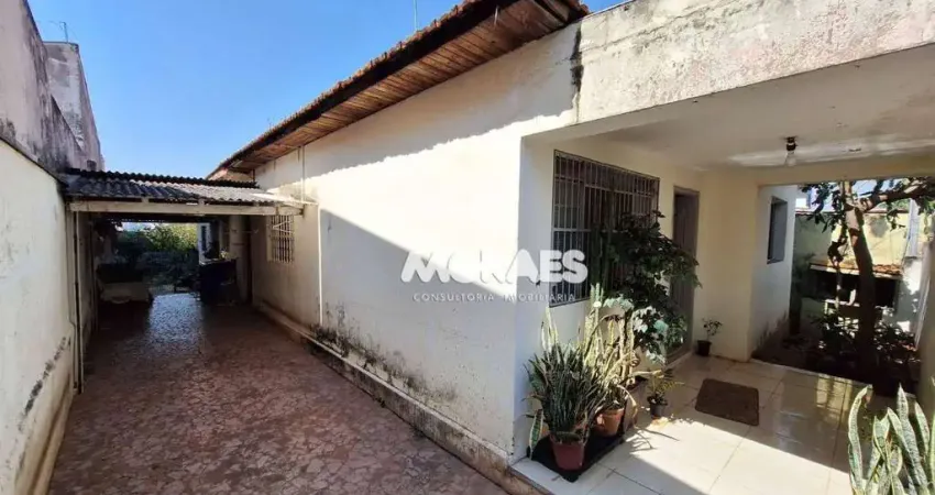 Casa com 4 dormitórios à venda, 224 m² por R$ 270.000,00 - Vila São João da Boa Vista - Bauru/SP