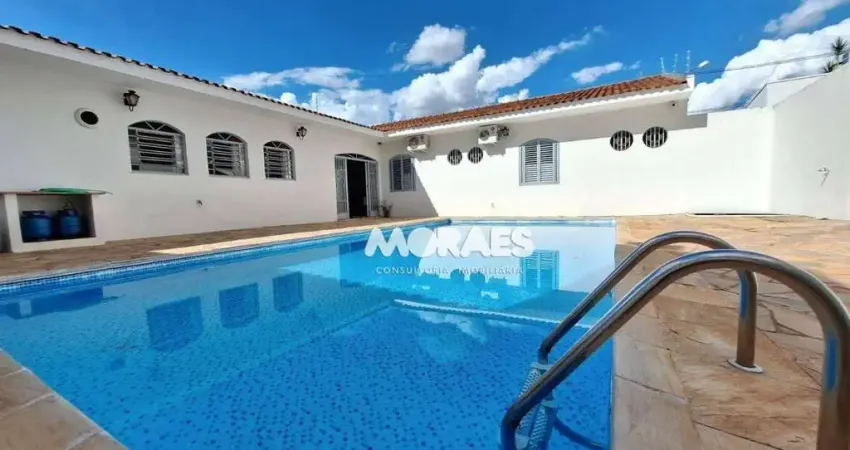Casa espaçosa com 4 dormitórios à venda, 923 m² por R$ 2.800.000 - Vila Nova Cidade Universitária - Bauru/SP
