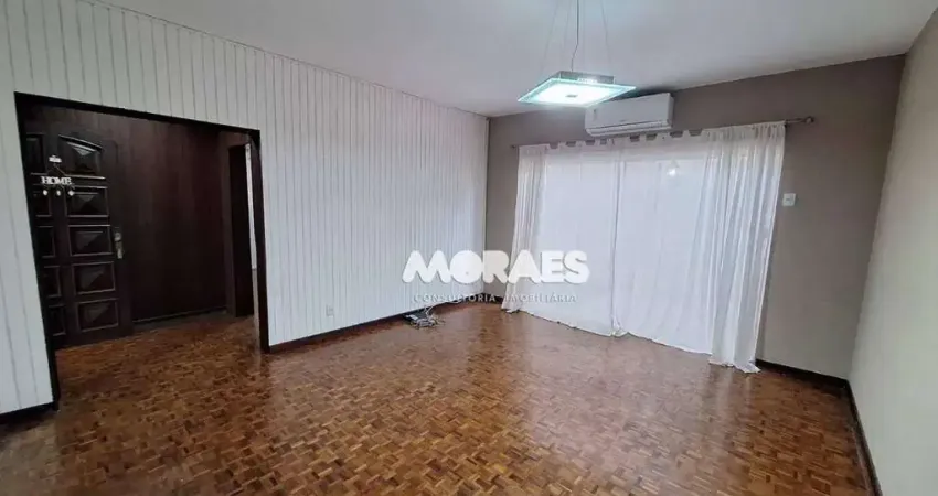 Casa com 4 quartos para alugar, 358 m² por R$ 4.000/mês - Centro - Bauru/SP