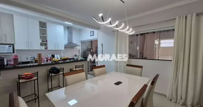 Casa mobiliada com 4 quartos, 1 suíte, 3 vagas, à venda, a/c 193 m² por R$ 650.000 - Jardim Cruzeiro do Sul - Bauru/SP
