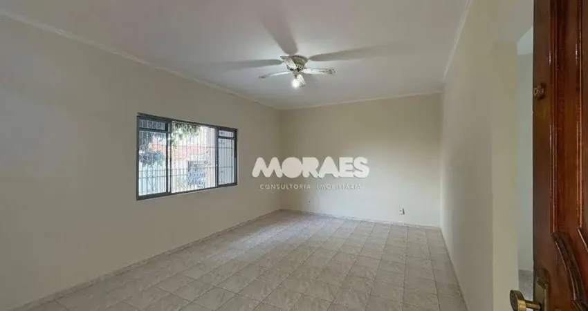 Casa com 3 quartos, 1 suíte, 4 vagas para vender, a/c 200 m² por R$ 330.000 - Jardim Vânia Maria - Bauru/SP