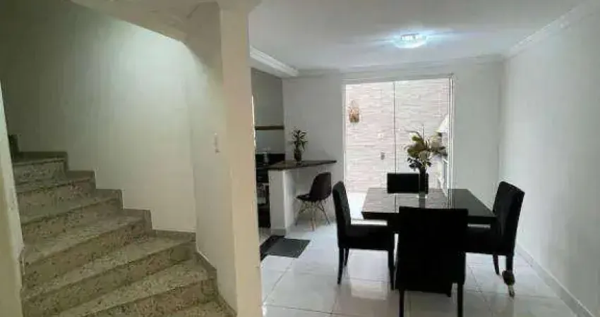 Sobrado com 4 dormitórios à venda, 139 m² por R$ 678.000,00 - Xaxim - Curitiba/PR