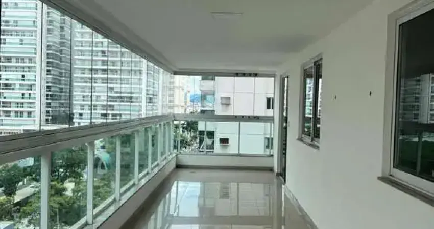 Oportunidade para Locação apto  com 3 quartos e 2 vagas próximo ao Shopping Praia da Costa em Vila Velha