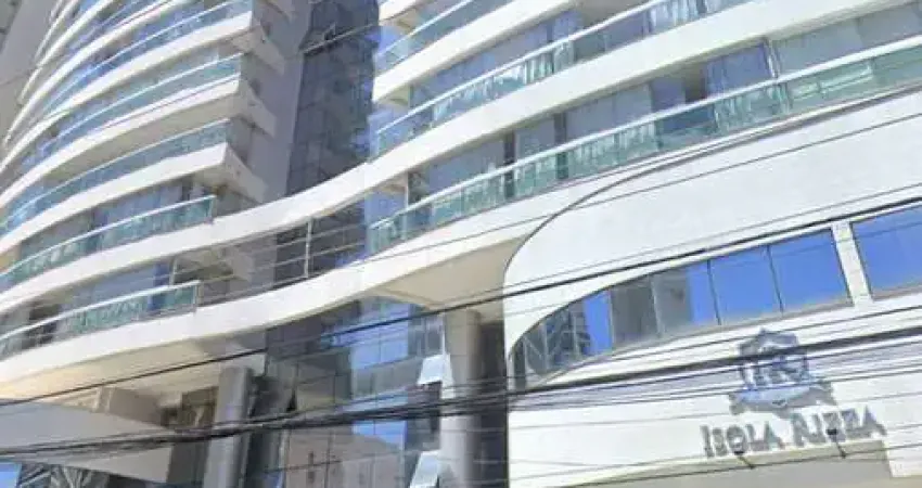 Lindo Apartamento de 03  Quartos, frente, na quadra do mar em Itapuã com Varanda e Lazer Completo!