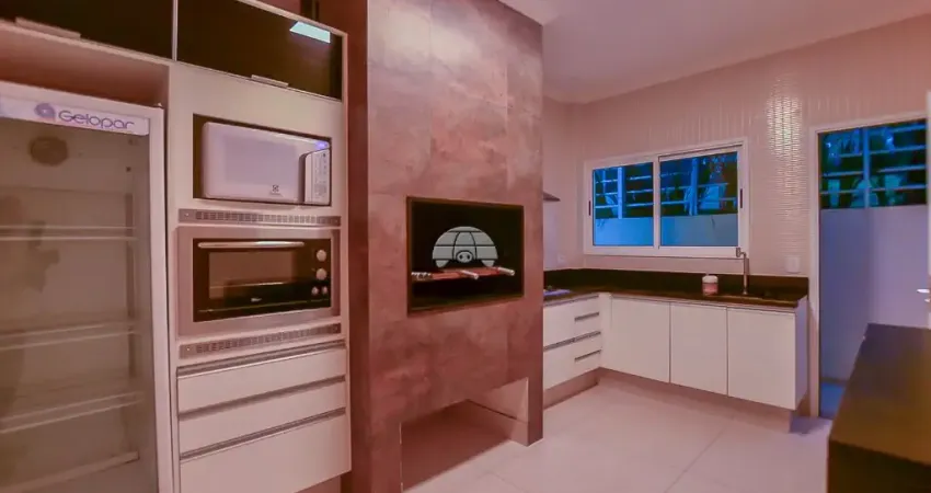 Lindo sobrado em condominio no Abranches/Barreirinha