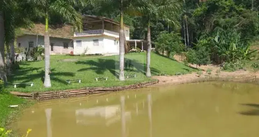 Chácara / sítio com 4 quartos à venda na Praça Santos Dumont, 128 - Centro. Mar de Espanha - Minas Gerais., Zona Rural, Mar de Espanha