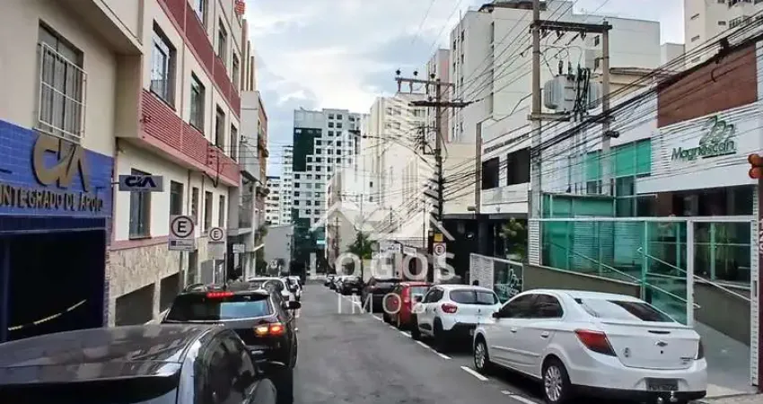 Excelente apartamento térreo 3 quartos mais área externa na rua Constantino Paleta - Juiz de Fora - MG.