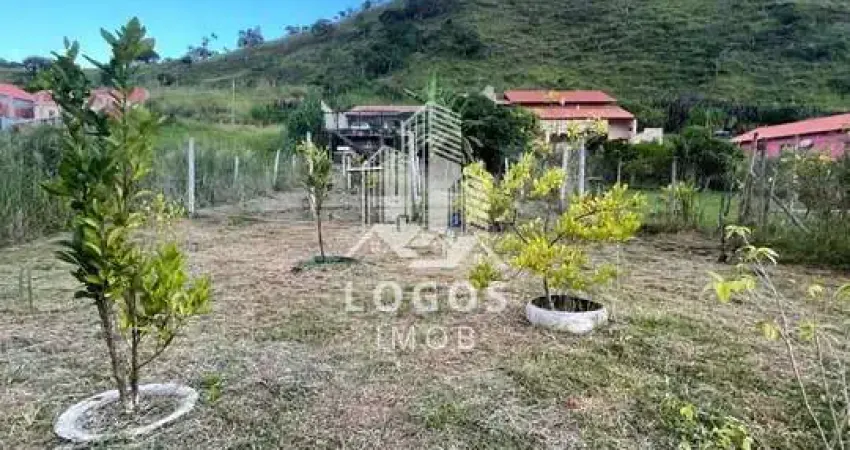 Granja com pomar,piscina e açude enfrente a cachoeira do Menezes na cidade de Chácara - MG.