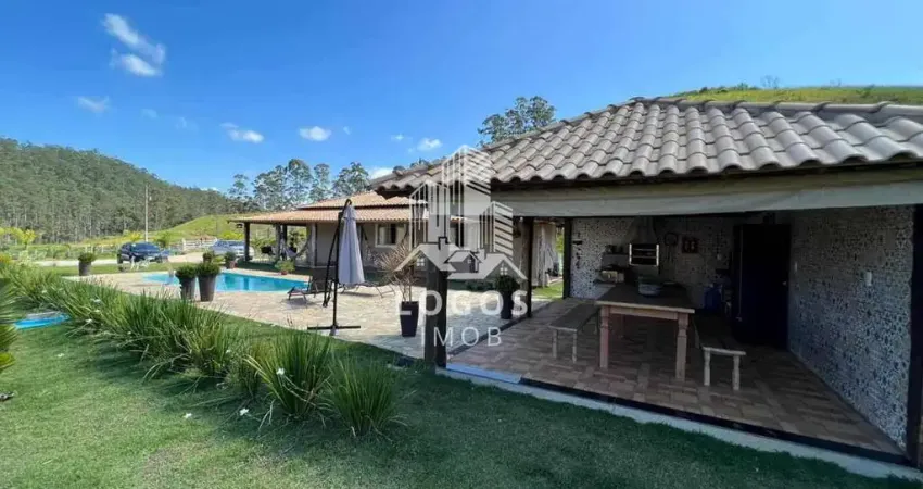 Linda Granja com área gourmet e piscina em Paula Lima, Juiz de Fora-MG