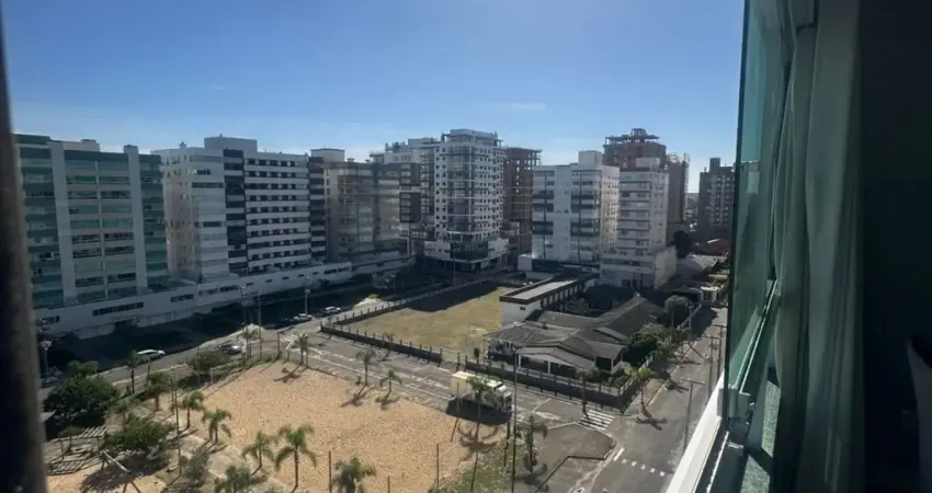 APARTAMENTO EXCLUSIVO PRÓXIMO AO MAR NA ZONA NOVA COM VISTA DEFINITIVA PARA A PRAÇA!