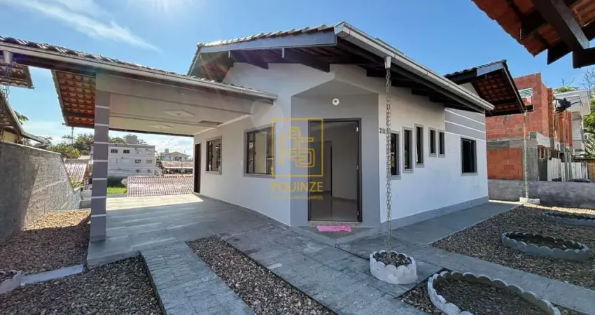 Casa com suíte e amplo quintal no bairro dos Estados