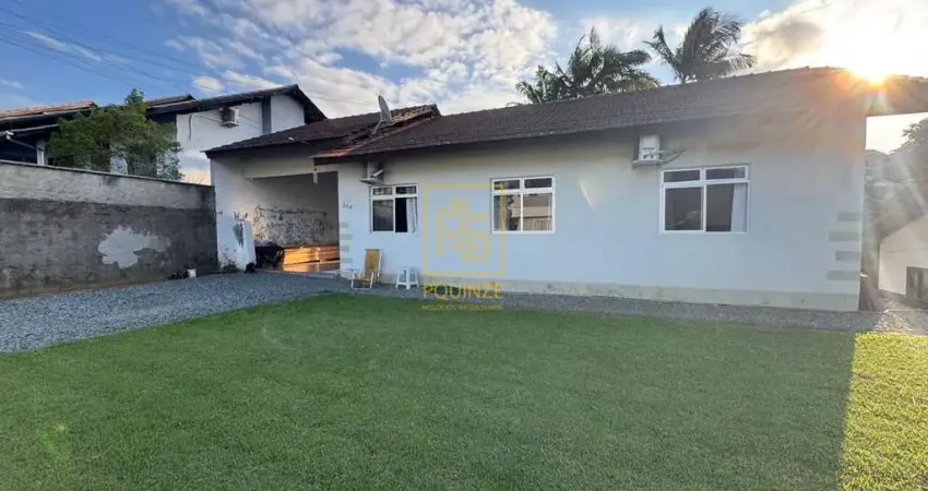 Casa com amplo quintal em região livre de enchentes
