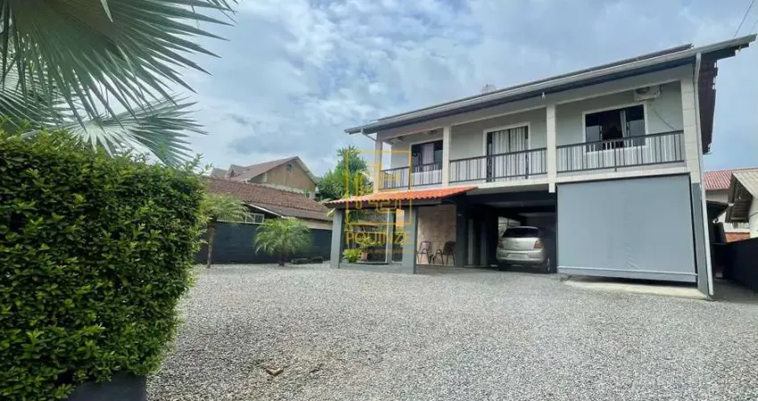 Casa semi mobiliada com espaço e conforto no bairro Imigrantes