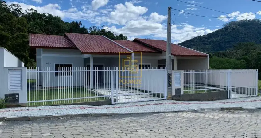 Casa com 2 dormitórios e área de festa em Rio dos Cedros