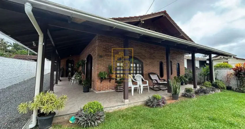 Casa de tijolinho à vista próxima ao centro de Timbó