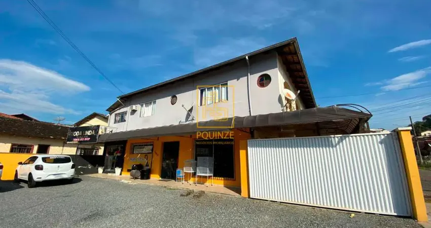 Casa com salas comerciais a venda no bairro Quintino