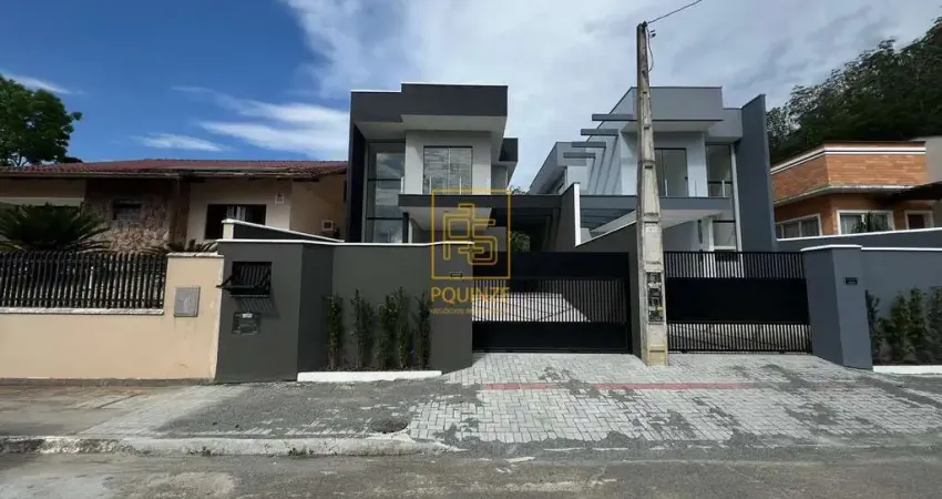 Sobrado espaçoso com espaço gourmet no bairro do Sol