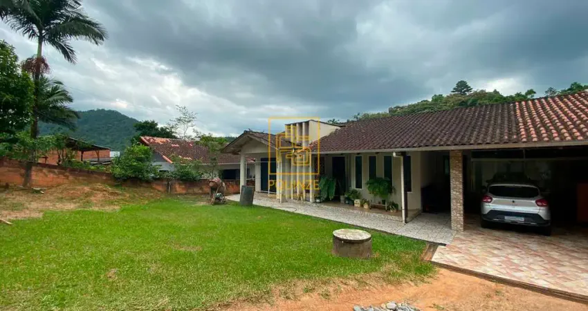 Casa com potencial de expansão no bairro Tiroleses/Timbó
