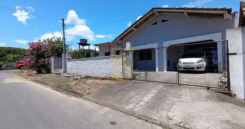 EXCLUSIVIDADE - Casa com amplo quintal no bairro Pomeranos