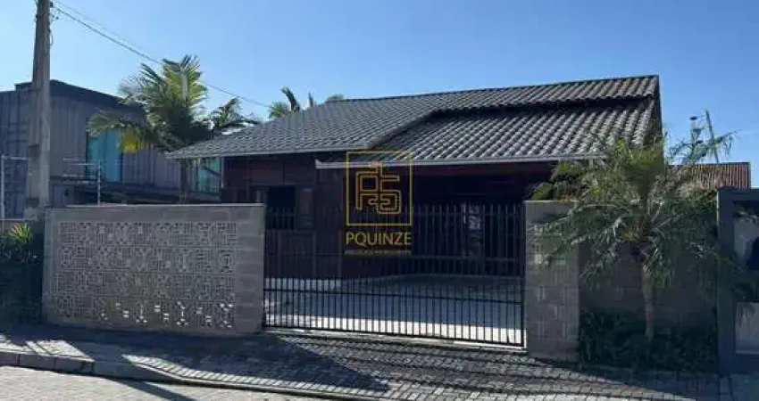 Residência mobiliada com piscina perto da praia de Piçarras
