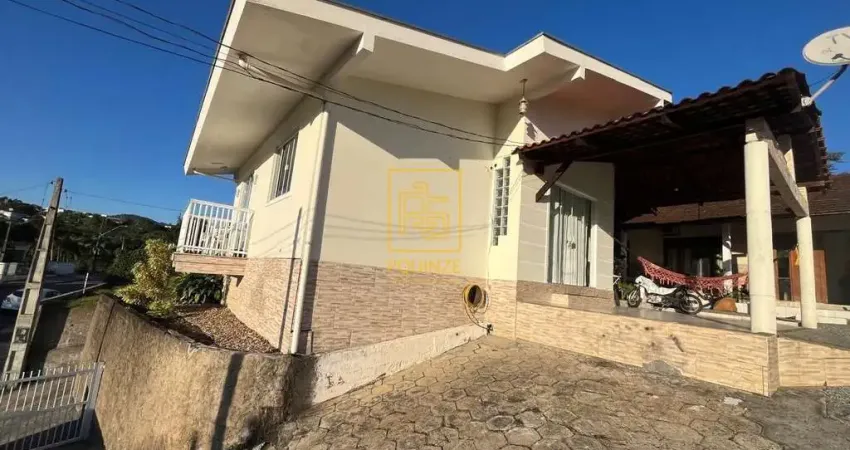 Duas casas no mesmo terreno em ótima localização em Timbó