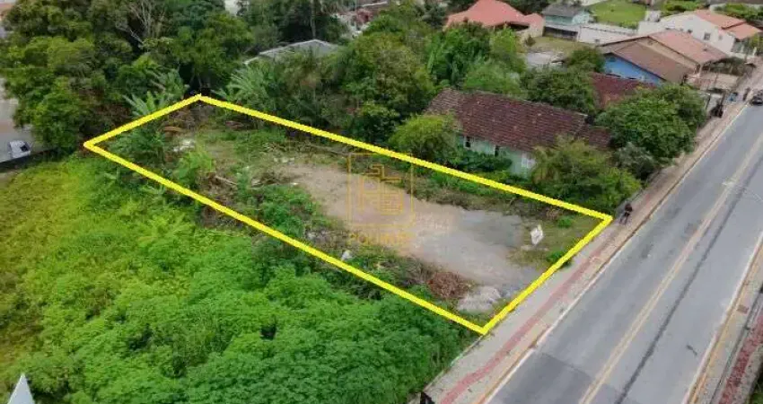 Terreno amplo a 450 metros do mar, no centro de Balneário Piçarras