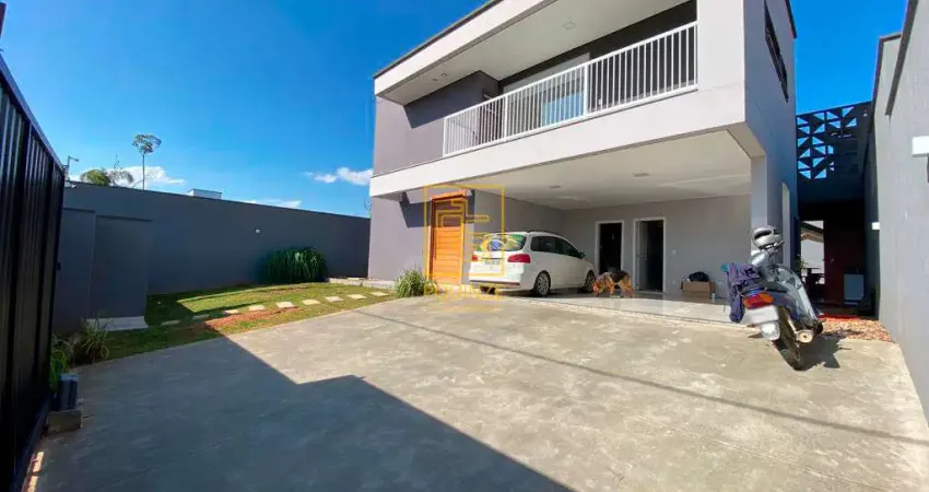 Casa de alto padrão com fino acabamento no bairro das Capitais
