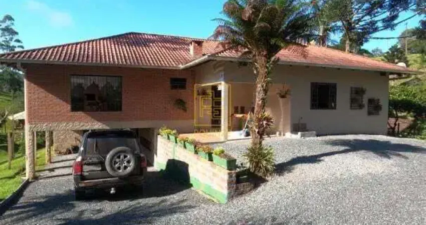 Seu refúgio na natureza: mini sítio semi mobiliado em alto cedros