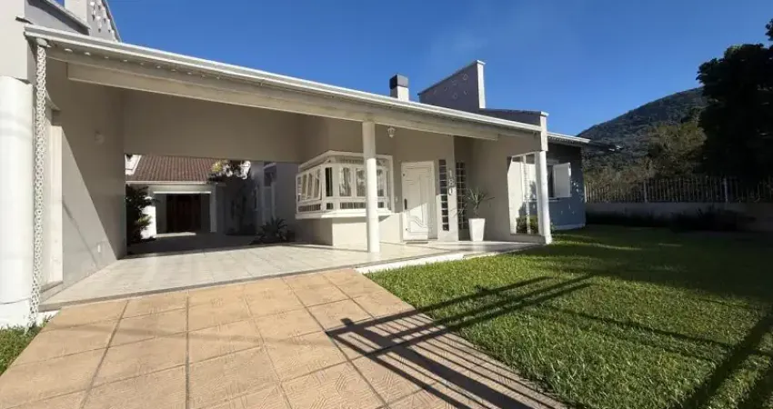 Casa no Caiu do céu em Osório, suíte com banheira e espaço gourmet
