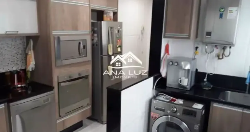 Apartamento moderno, com excelente acabamento e móveis planejados de alto padrão. Ambientes climatizados, bem iluminados e prontinhos para morar. Porteira fechada, a apenas 5 minutos da praia.
