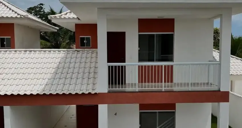 Casas novas com projeto moderno, excelente padrão de acabamento e integração entre os ambientes. Vista livre, privacidade e lazer completo em condomínio tranquilo.