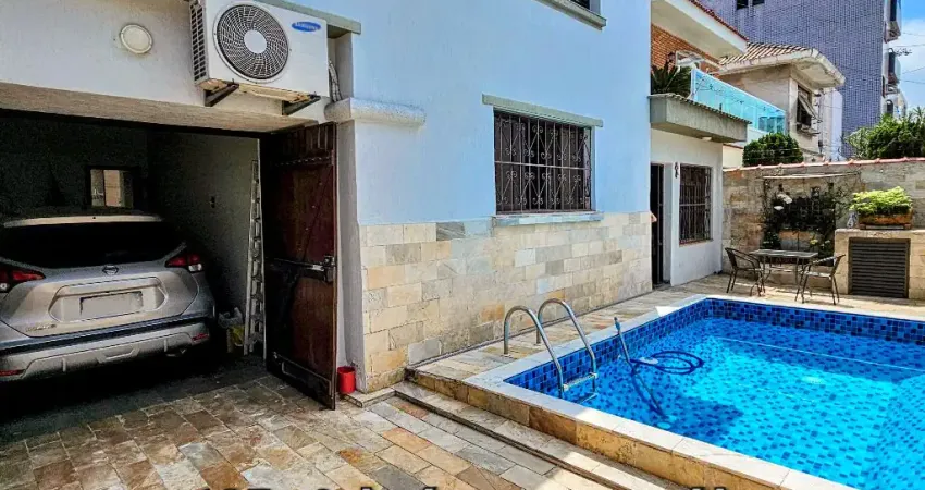 Sobrado com piscina e churrasqueria! 185m² de área construida! 3 dorms(1 suite) 2 vagas