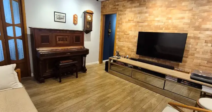 Reformado! 2 dorms (1 suite com closet), 2 banheiros (possivel fazer 2 suites + lavabo) vaga box privativa