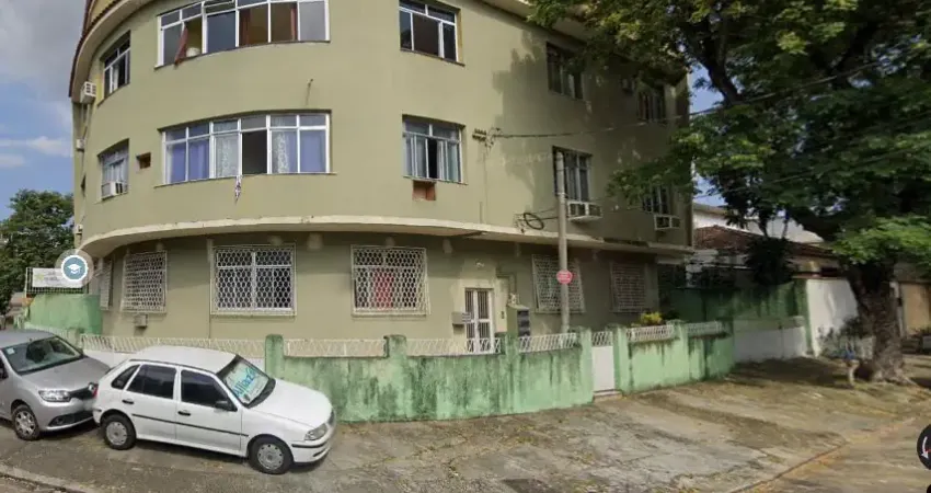 Amplo apartamento de 90m² com 2 quartos - Vista Alegre / RJ