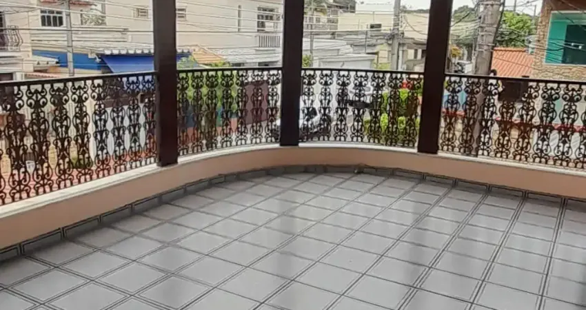 Ampla casa de 196m² com 4 quartos, sendo 1 suíte - Irajá / RJ