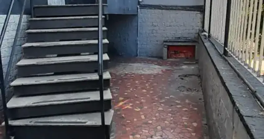 Casa comercial com amplo espaço em vista alegre - avenida braz de pina