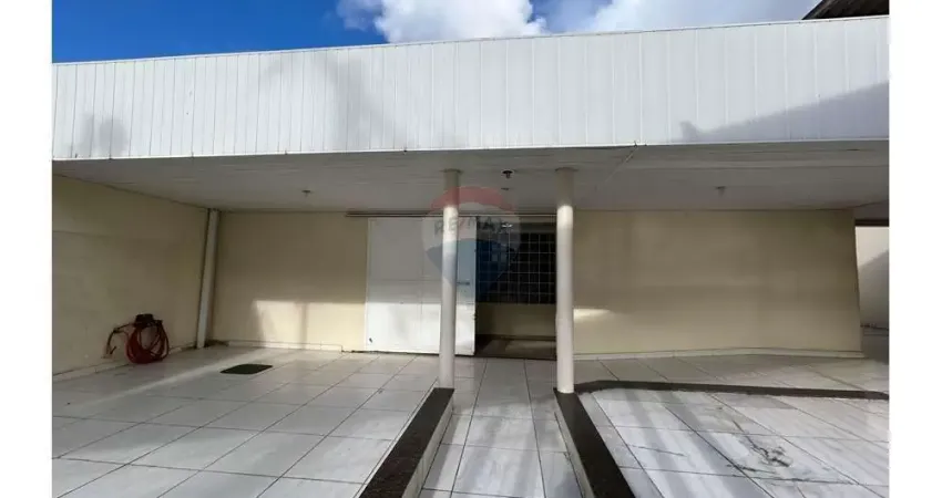 Galpão com 254m² para locação por R$ 7.000,00 na Vila da Penha - RJ