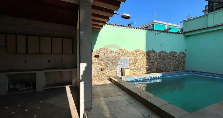 Casa com 3 quartos,  311 m² à Venda por R$ 680.000,00 no Centro de Duque de Caxias, RJ,