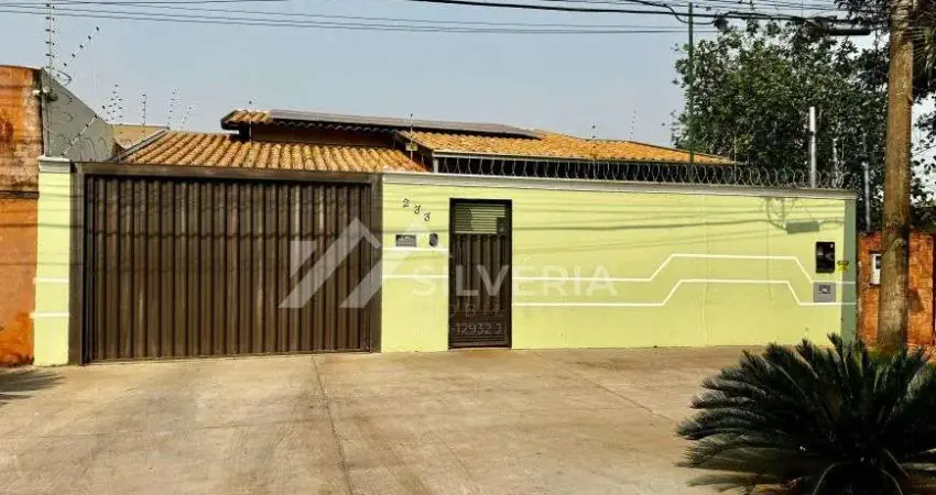 Casa com piscina e placas solares Santa Carmelia Próximo Colégio Militar