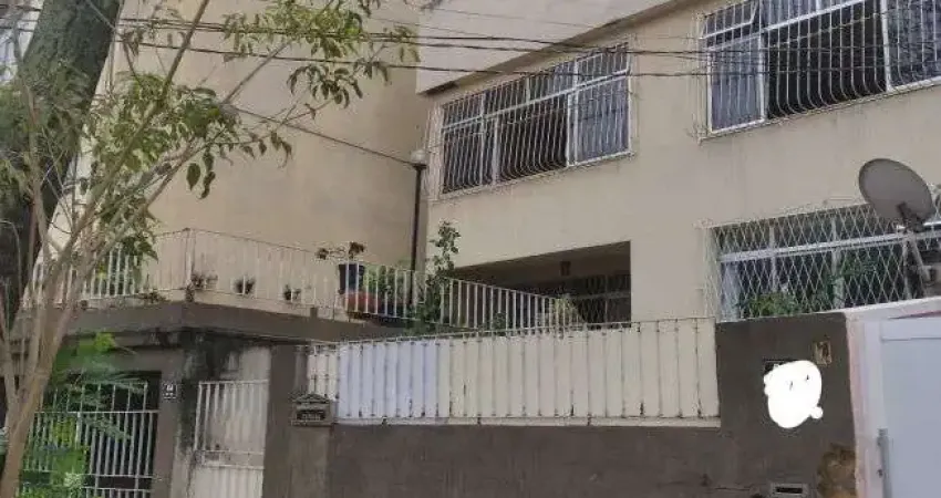 Vendo Casa no Jardim Carioca, Vazia, com 3 Quartos, 328 M2 Total!