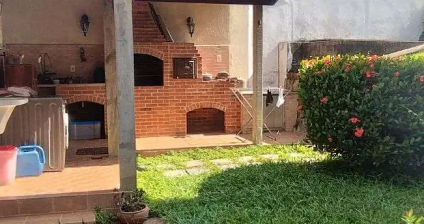 Vendo Casa Linear com edícula e quintal, 153 m2 no Jardim Guanabara!
